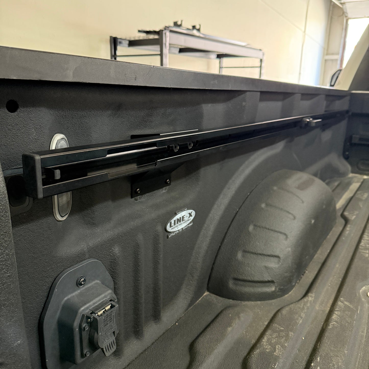 Integral Rails + Tie-down Cleats - Ford Super Duty 2017+